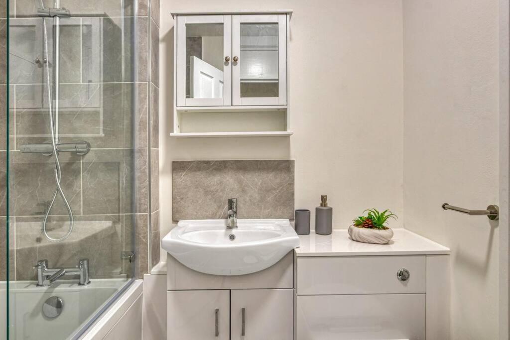 Hidden Gem In Battersea W/ Free Parking Apartment London Ngoại thất bức ảnh