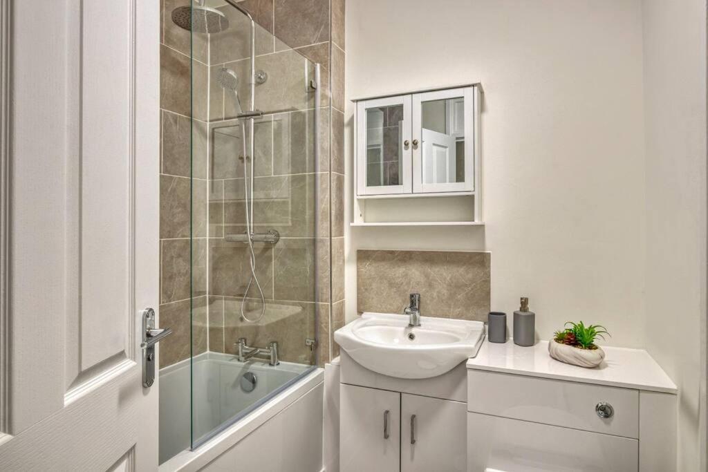 Hidden Gem In Battersea W/ Free Parking Apartment London Ngoại thất bức ảnh